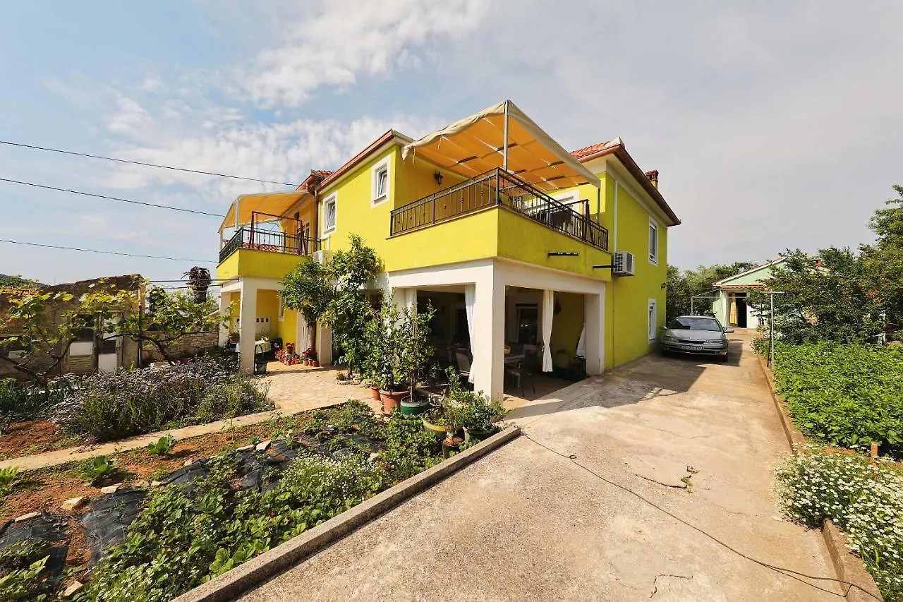 Senkini Dvori Apartamento Sutomiscica Croácia