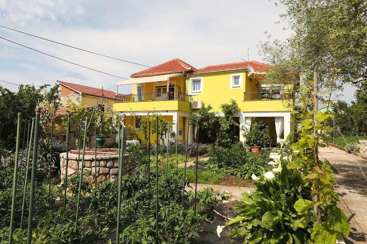Senkini Dvori Apartamento Sutomiscica 0*,  Croácia