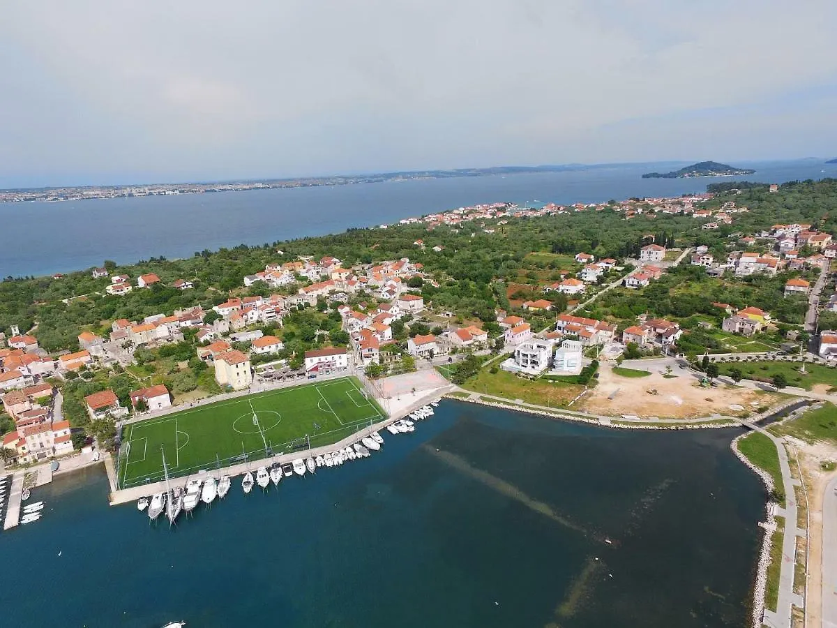 Senkini Dvori Apartamento Sutomiscica Croácia