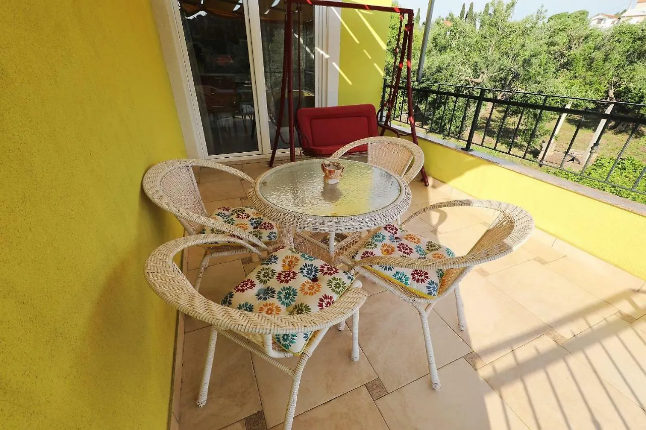 Senkini Dvori Apartamento Sutomiscica Croácia