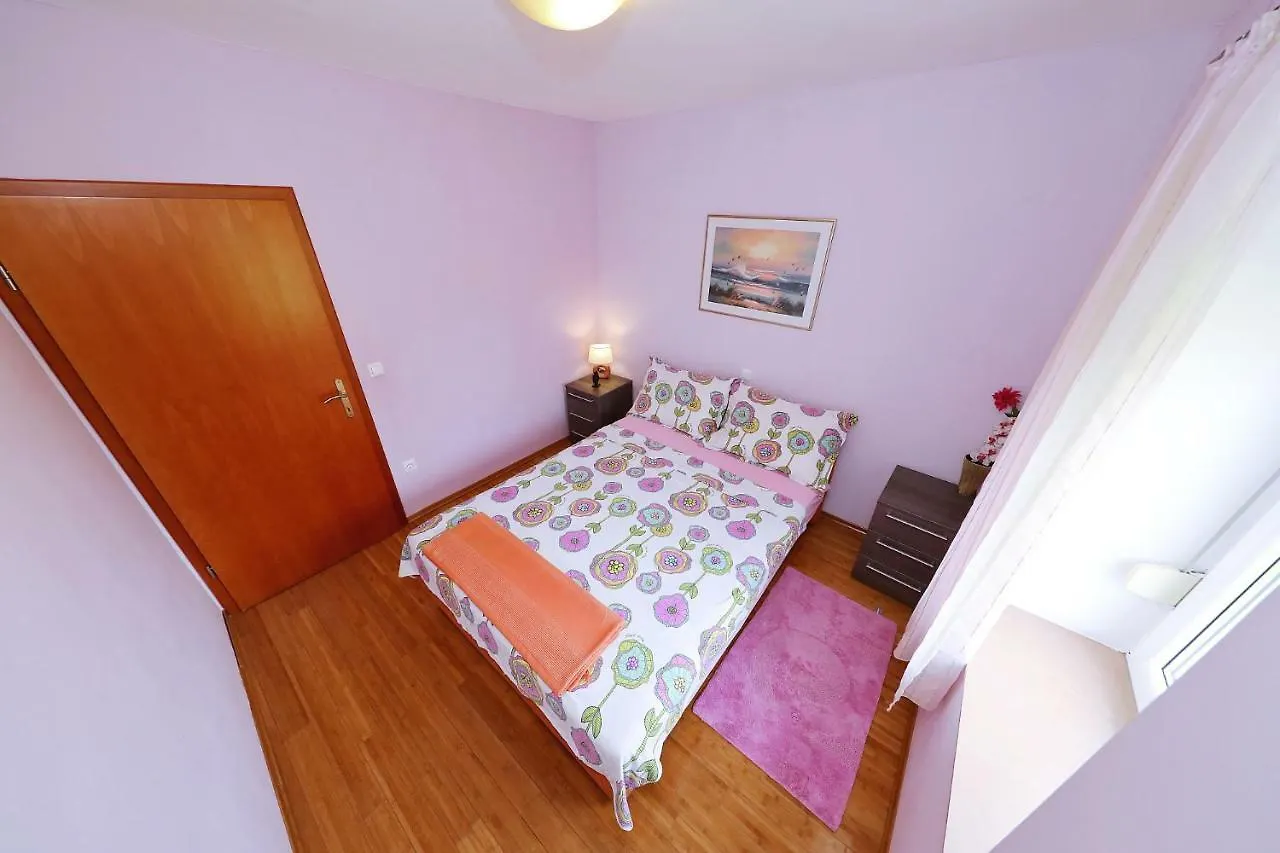 Senkini Dvori Apartamento Sutomiscica 0*,  Croácia